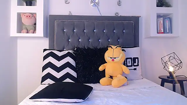 Snapshot of MaikyCooper chatting on March 13, 9:43 am MaikyCooper online show from March 13, 9:43 am