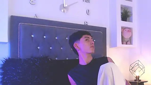 Snapshot of MaikyCooper chatting on March 15, 4:57 am MaikyCooper online show from March 15, 4:57 am