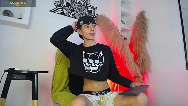 Snapshot of MaikyCooper chatting on September 15, 8:20 pm MaikyCooper online show from September 15, 8:20 pm