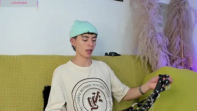 Snapshot of MaikyCooper chatting on October 1, 8:26 pm MaikyCooper online show from October 1, 8:26 pm