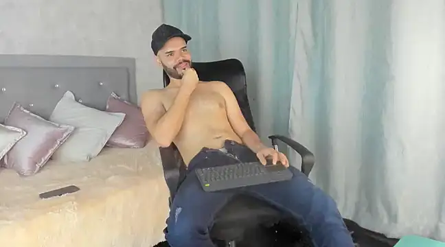 Luke Diaz7 online show from February 24, 12:09 am