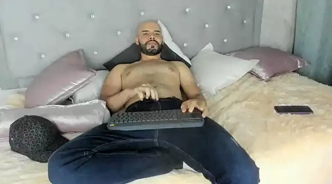 Luke Diaz7 online show from February 24, 6:49 am