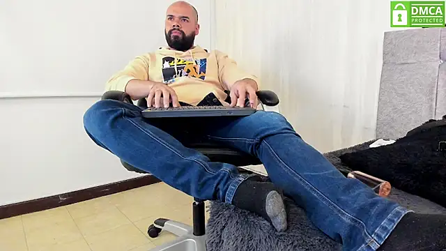 Snapshot of Luke_Diaz7 chatting on December 20, 4:41 am Luke Diaz7 online show from December 20, 4:41 am