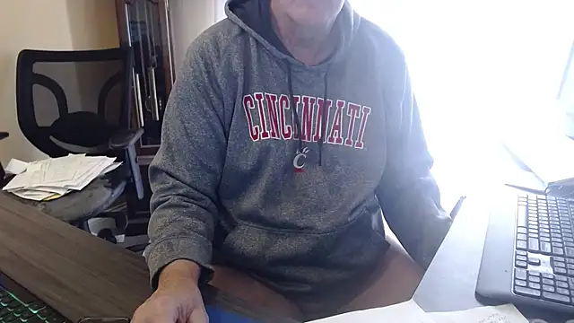 olderandwiser2 online show from March 19, 7:18 pm