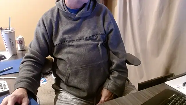 olderandwiser2 online show from April 12, 3:44 am