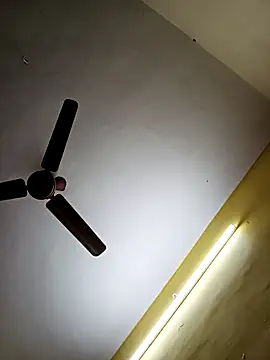 Snapshot of Thamarai28 chatting on March 5, 12:39 am Thamarai28 online show from March 5, 12:39 am