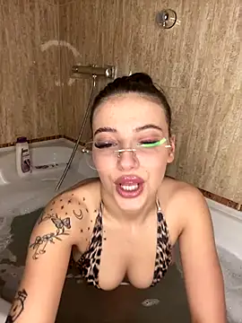 Foxy Rosee online show from October 21, 6:30 pm