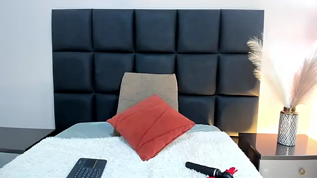 MiaHertz online show from December 20, 12:45 pm