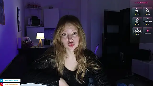 Snapshot of Sakura_Moore chatting on March 3, 8:16 am Sakura Moore online show from March 3, 8:16 am