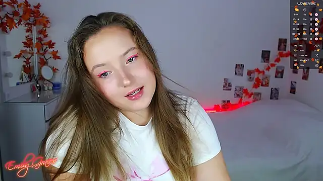 Snapshot of EmilyxxGraces chatting on September 22, 7:16 pm EmilyxxGraces online show from September 22, 7:16 pm