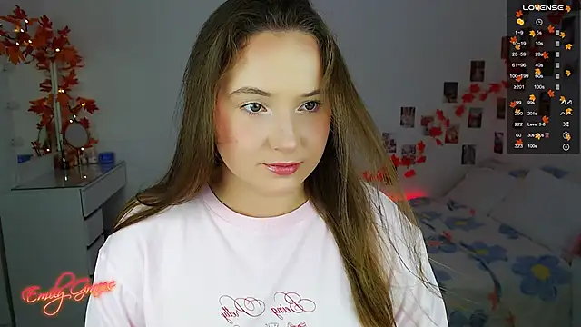 Snapshot of EmilyxxGraces chatting on October 27, 5:28 pm EmilyxxGraces online show from October 27, 5:28 pm