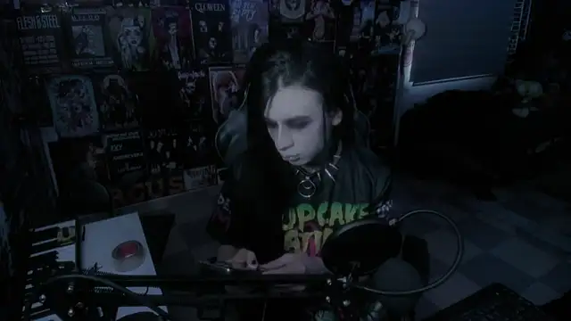 Snapshot of rotten_dreams chatting on February 20, 9:42 pm rotten dreams online show from February 20, 9:42 pm