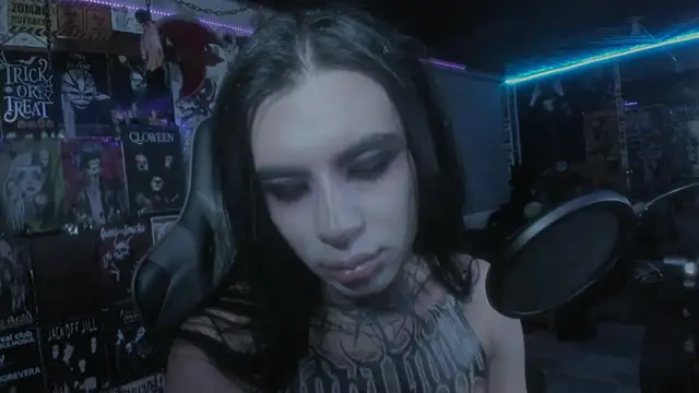 Snapshot of rotten_dreams chatting on March 9, 9:57 pm rotten dreams online show from March 9, 9:57 pm