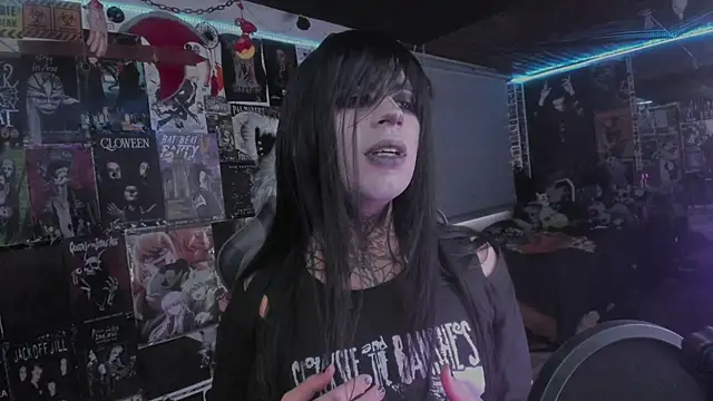 Snapshot of rotten_dreams chatting on February 10, 8:46 pm rotten dreams online show from February 10, 8:46 pm