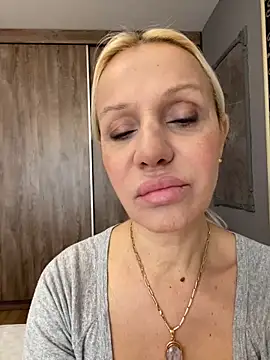 Snapshot of DeboraXporn chatting on March 14, 7:25 am DeboraXporn online show from March 14, 7:25 am