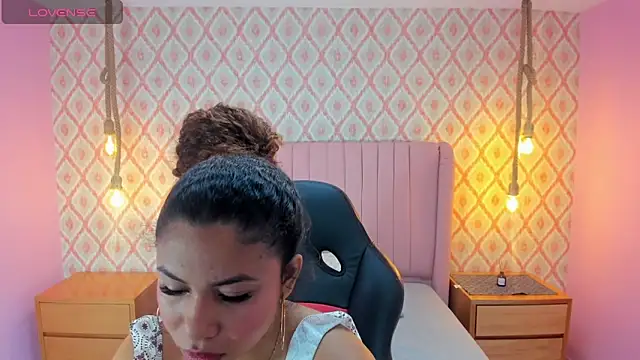 MELINAMARTINS online show from October 31, 7:37 pm