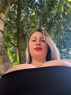 Snapshot of aurora_coldd chatting on July 10, 10:56 pm aurora coldd online show from July 10, 10:56 pm