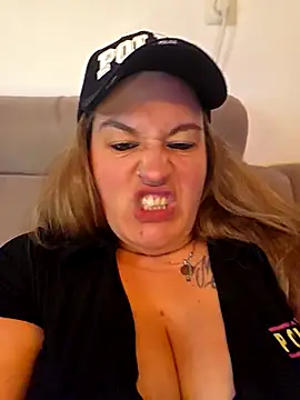 justtess online show from February 9, 7:18 pm