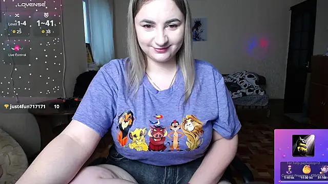 Snapshot of YourSwetiwGirl chatting on November 7, 9:31 am YourSwetiwGirl online show from November 7, 9:31 am