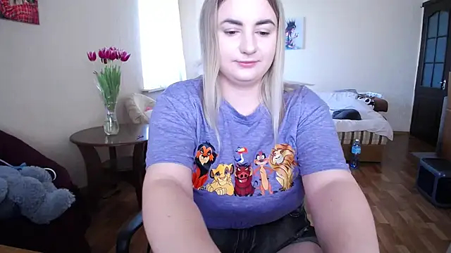 Snapshot of YourSwetiwGirl chatting on March 13, 10:11 am YourSwetiwGirl online show from March 13, 10:11 am