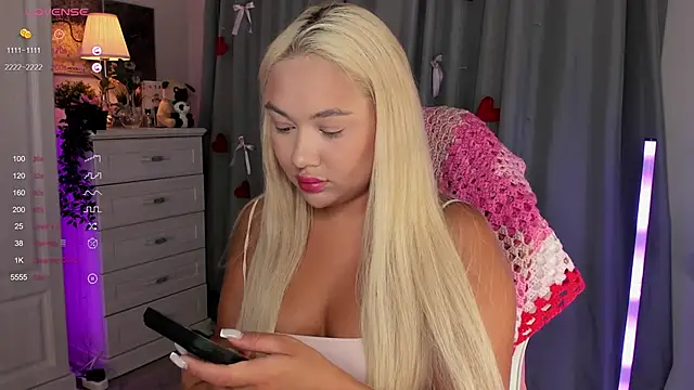 Snapshot of _Loneve__ chatting on March 28, 3:22 pm Loneve online show from March 28, 3:22 pm