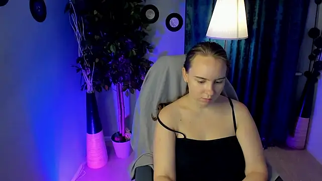 Lika 0ne online show from August 2, 12:03 pm