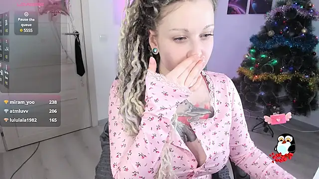 HoneySallyMoore online show from January 1, 3:24 pm