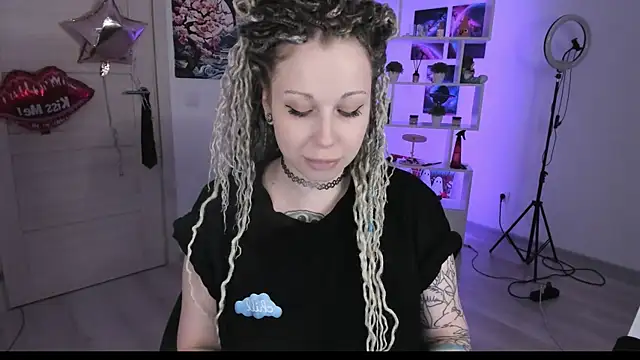 HoneySallyMoore online show from October 1, 4:35 pm