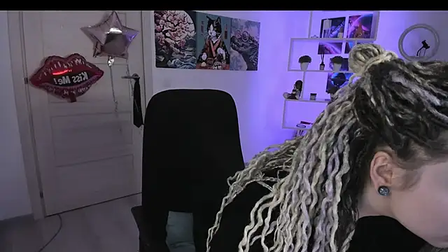 HoneySallyMoore online show from October 18, 7:25 pm