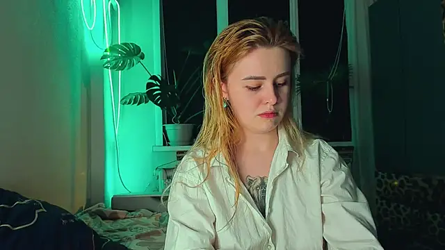 Alexa Pirs online show from March 4, 9:54 pm