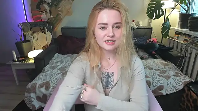 Alexa Pirs online show from April 17, 2:42 pm