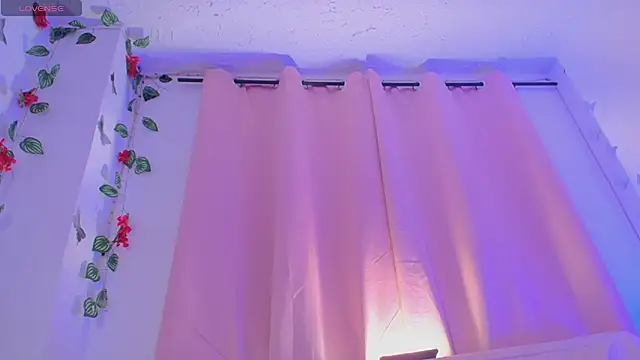 Snapshot of Daphnewalker__ chatting on June 25, 11:26 am Daphnewalker online show from June 25, 11:26 am