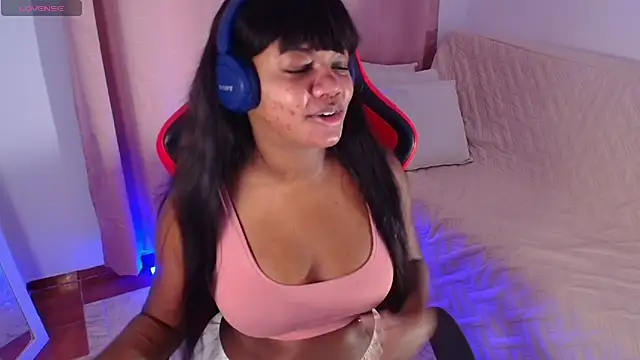 Snapshot of Daphnewalker__ chatting on July 19, 11:58 am Daphnewalker online show from July 19, 11:58 am