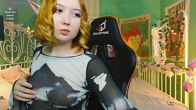 Snapshot of MizukiNoYoru chatting on March 3, 11:00 am MizukiNoYoru online show from March 3, 11:00 am