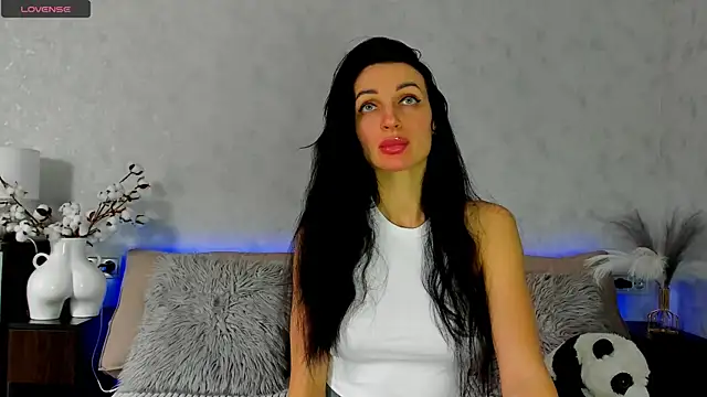 Snapshot of Tina_Mart chatting on February 5, 11:48 am Tina Mart online show from February 5, 11:48 am