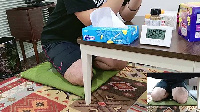 Snapshot of YARASERO-kun chatting on October 15, 10:59 am YARASERO-kun online show from October 15, 10:59 am