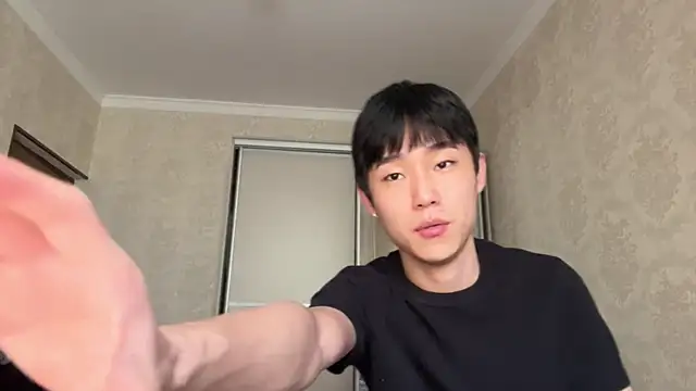 Snapshot of Brian_Stars chatting on July 13, 6:49 am Brian Stars online show from July 13, 6:49 am