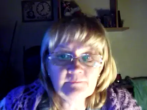 Snapshot of Violet5364 chatting on February 21, 9:11 pm Violet5364 online show from February 21, 9:11 pm