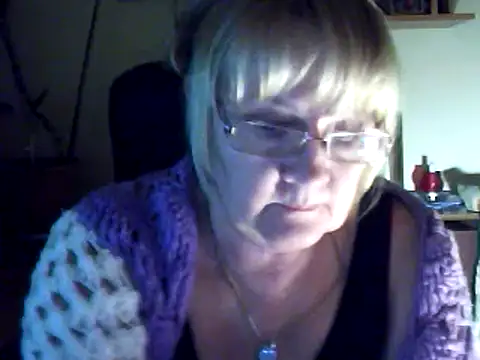 Snapshot of Violet5364 chatting on March 4, 8:38 pm Violet5364 online show from March 4, 8:38 pm