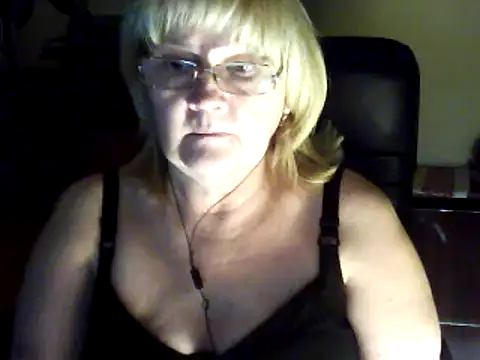 Snapshot of Violet5364 chatting on November 8, 7:45 pm Violet5364 online show from November 8, 7:45 pm