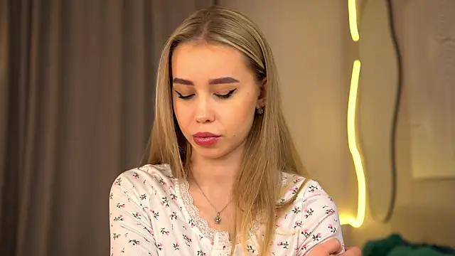  Spring Day  online show from October 26, 8:20 am