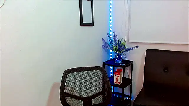 Emilybateee online show from February 19, 7:05 pm