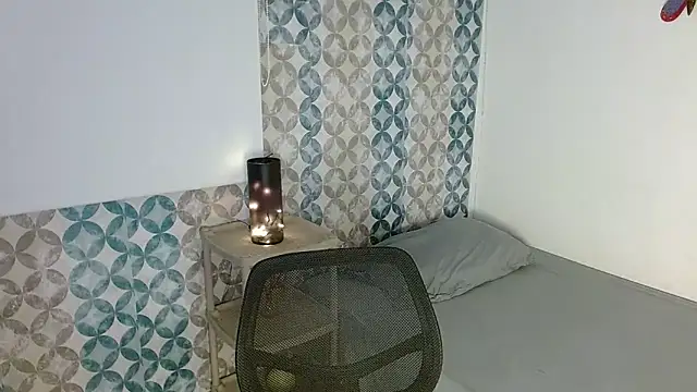 Emilybateee online show from November 22, 6:18 pm