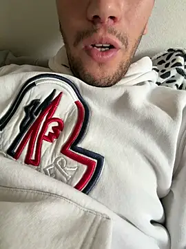 yaxxx03 online show from October 26, 12:44 pm