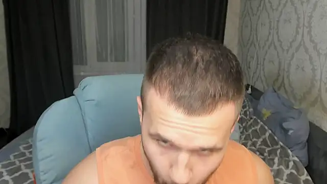 Snapshot of Vladik_b chatting on February 12, 7:02 pm Vladik b online show from February 12, 7:02 pm