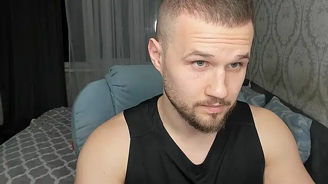 Snapshot of Vladik_b chatting on February 19, 6:21 pm Vladik b online show from February 19, 6:21 pm