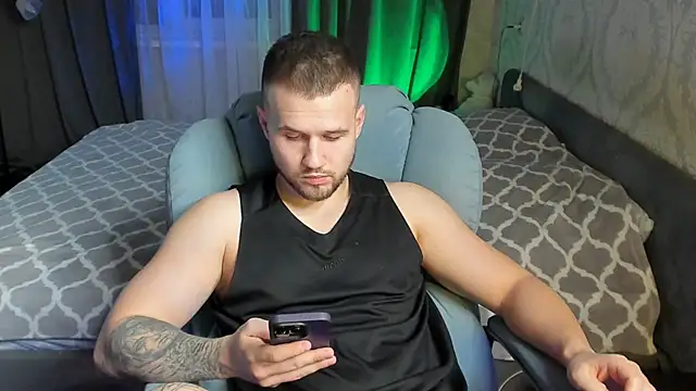 Snapshot of Vladik_b chatting on February 26, 8:44 pm Vladik b online show from February 26, 8:44 pm