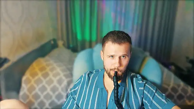 Snapshot of Vladik_b chatting on February 26, 6:07 pm Vladik b online show from February 26, 6:07 pm