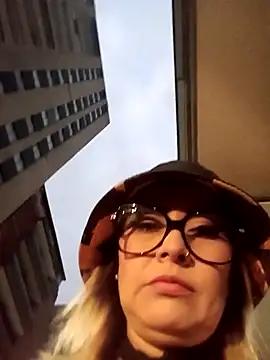 CandieGilson   online show from November 18, 10:41 am