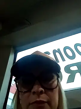 CandieGilson   online show from December 19, 11:17 am